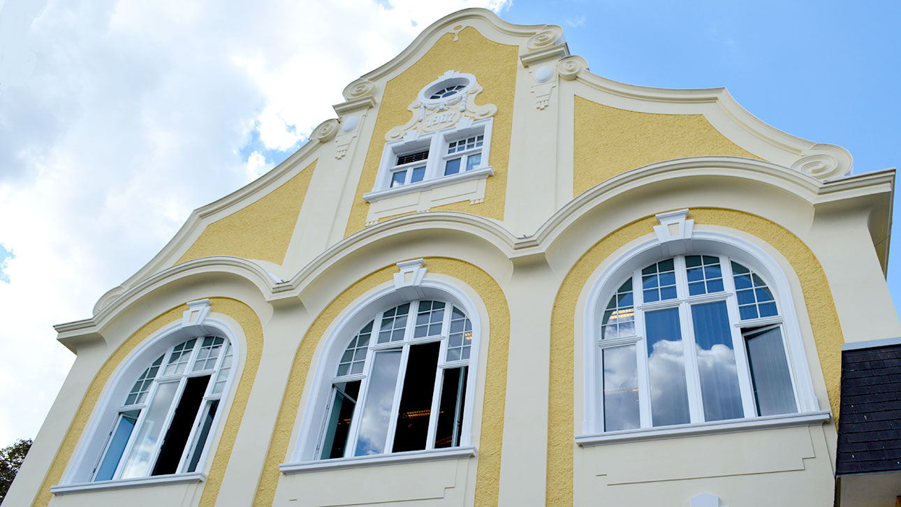 Denkmalschutzfenster für Hausverwaltungen bei der Sanierung von Mehrfamilienhäusern - bei Glück & Franke in Berlin